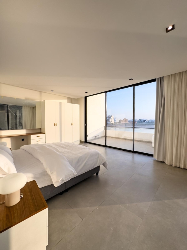 South Palms  ( <i style='color:#B10622'>VVIP</i> )