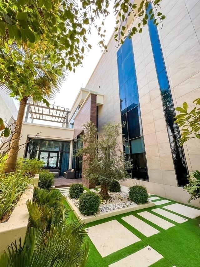 Palm  ( <i style='color:#B10622'> VVIP</i> )