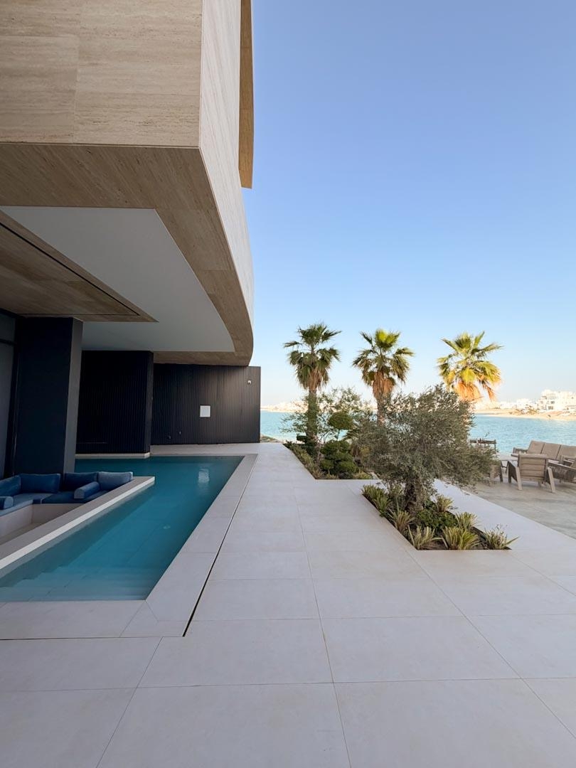 ( <i style='color:#B10622'> VVIP</i> ) REVIERA