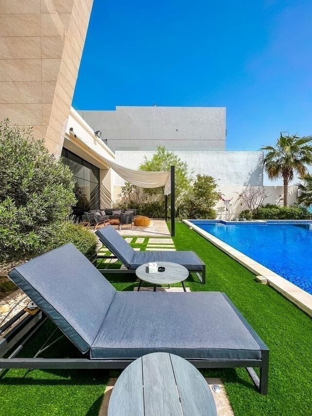 Palm  ( <i style='color:#B10622'> VVIP</i> )