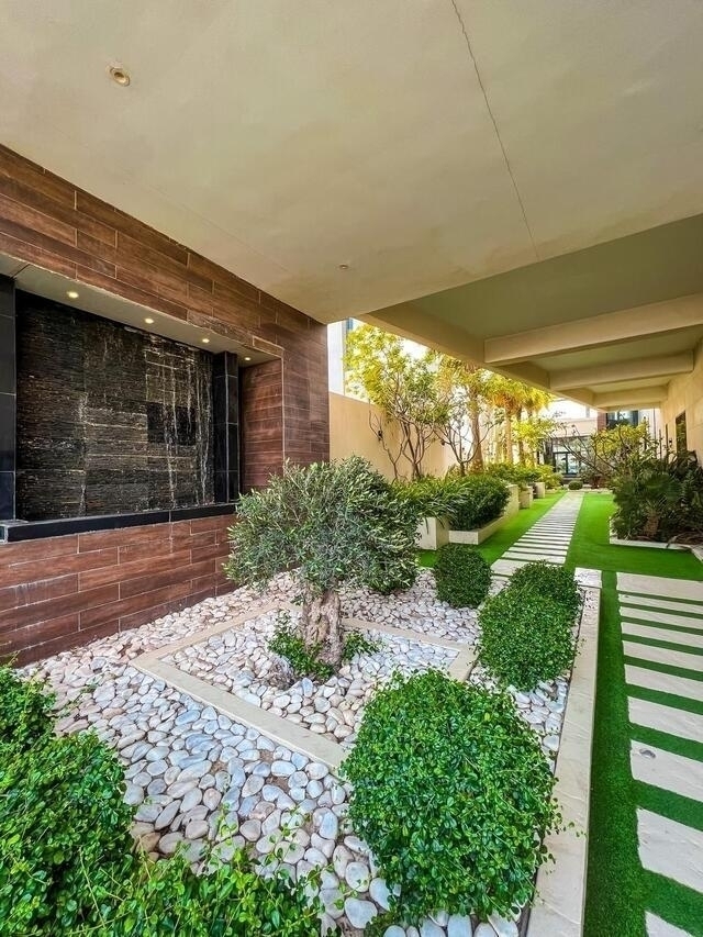 Palm  ( <i style='color:#B10622'> VVIP</i> )