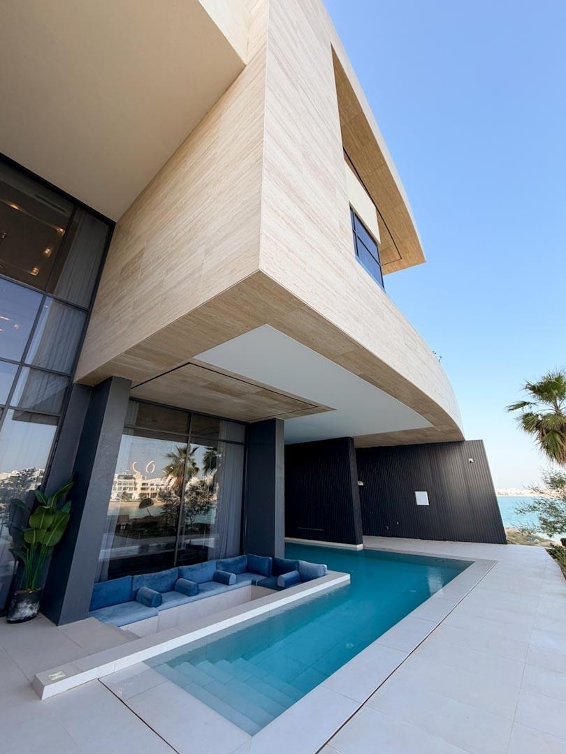 ( <i style='color:#B10622'> VVIP</i> ) REVIERA