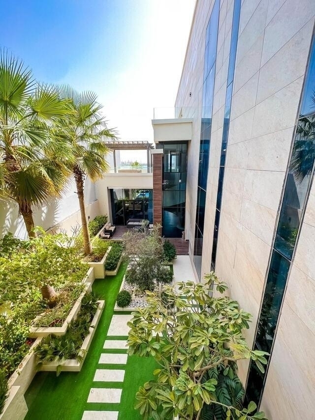 Palm  ( <i style='color:#B10622'> VVIP</i> )