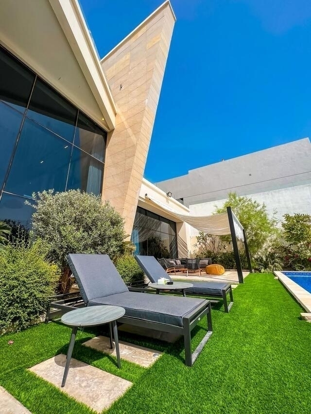 Palm  ( <i style='color:#B10622'> VVIP</i> )