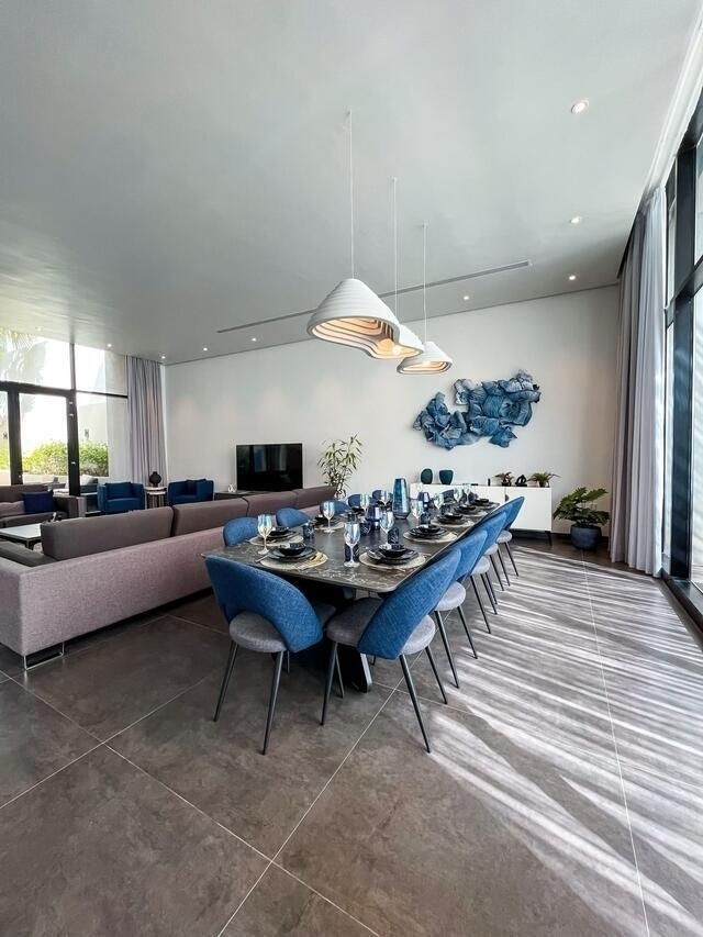 Palm  ( <i style='color:#B10622'> VVIP</i> )