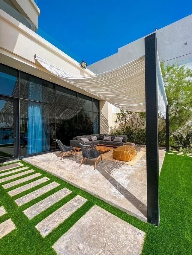 Palm  ( <i style='color:#B10622'> VVIP</i> )