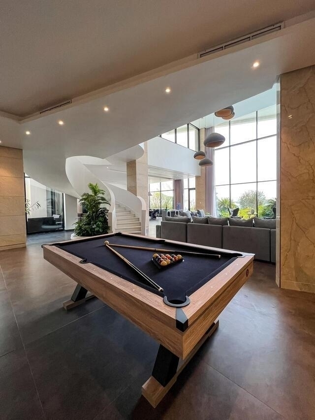 Palm  ( <i style='color:#B10622'> VVIP</i> )