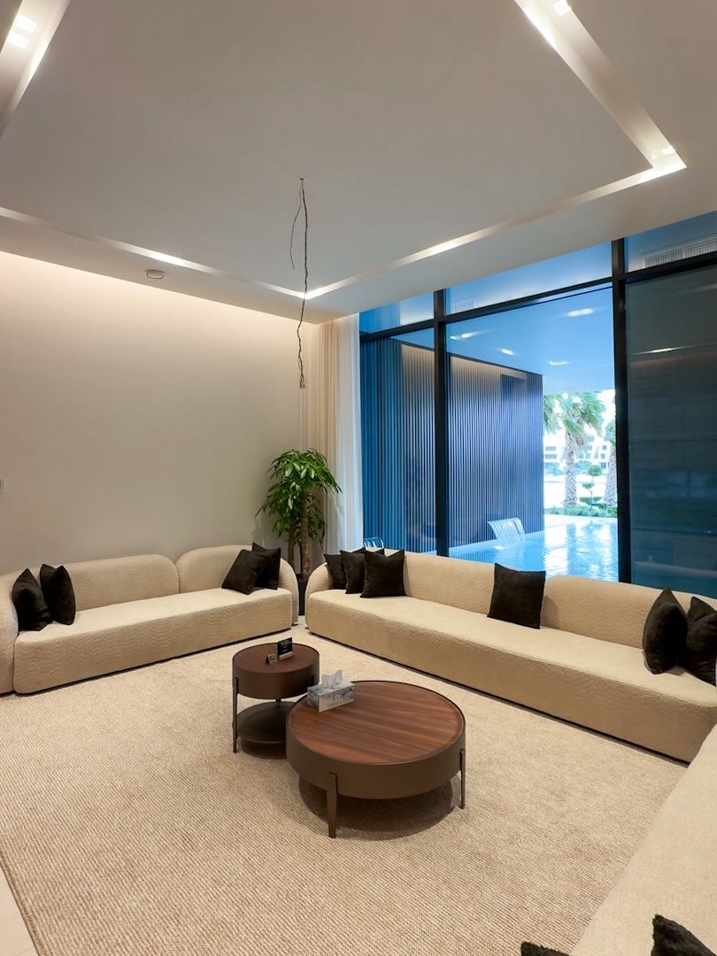 ( <i style='color:#B10622'> VVIP</i> ) REVIERA