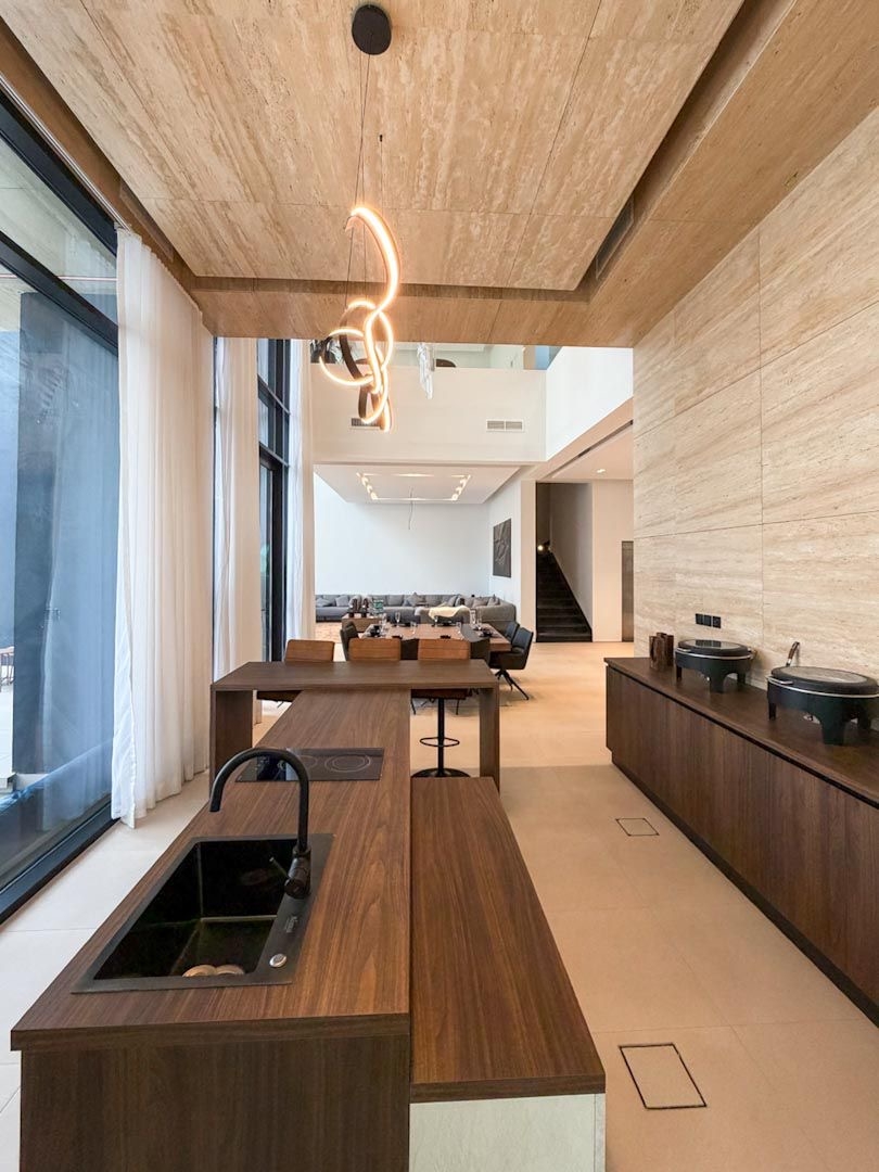 ( <i style='color:#B10622'> VVIP</i> ) REVIERA