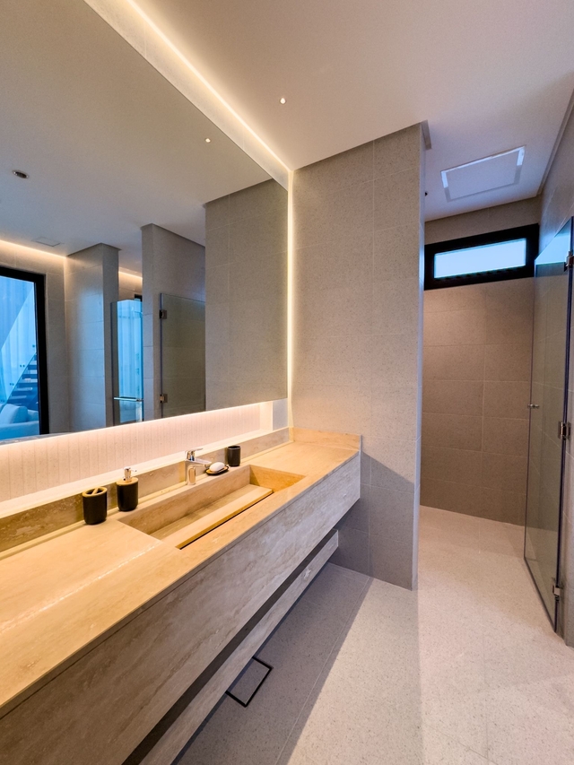 THE CURE  ( <i style='color:#B10622'>VVIP</i> )