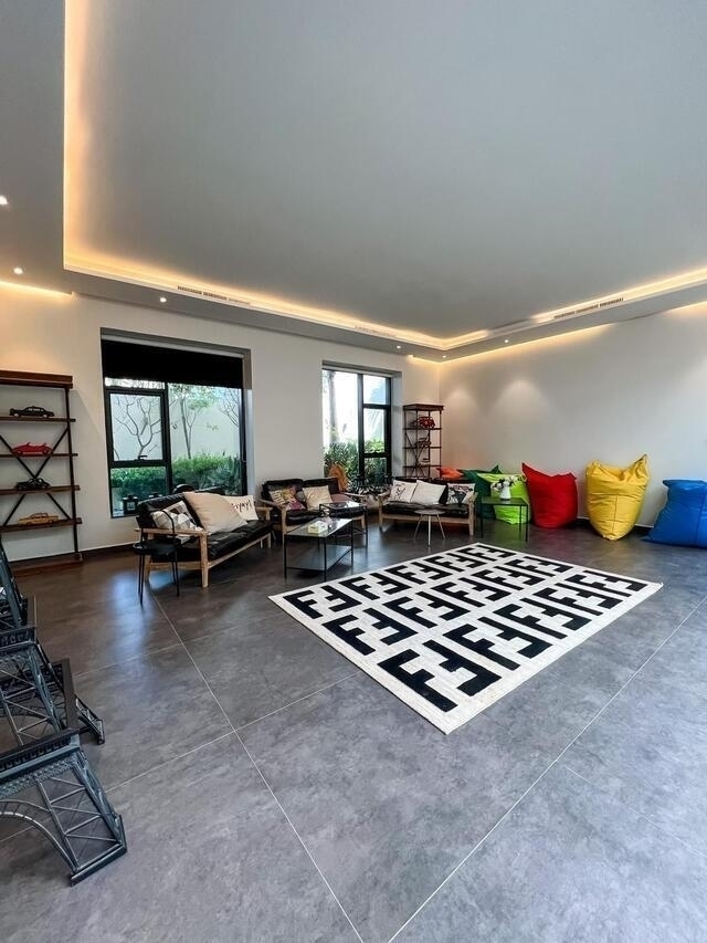 Palm  ( <i style='color:#B10622'> VVIP</i> )