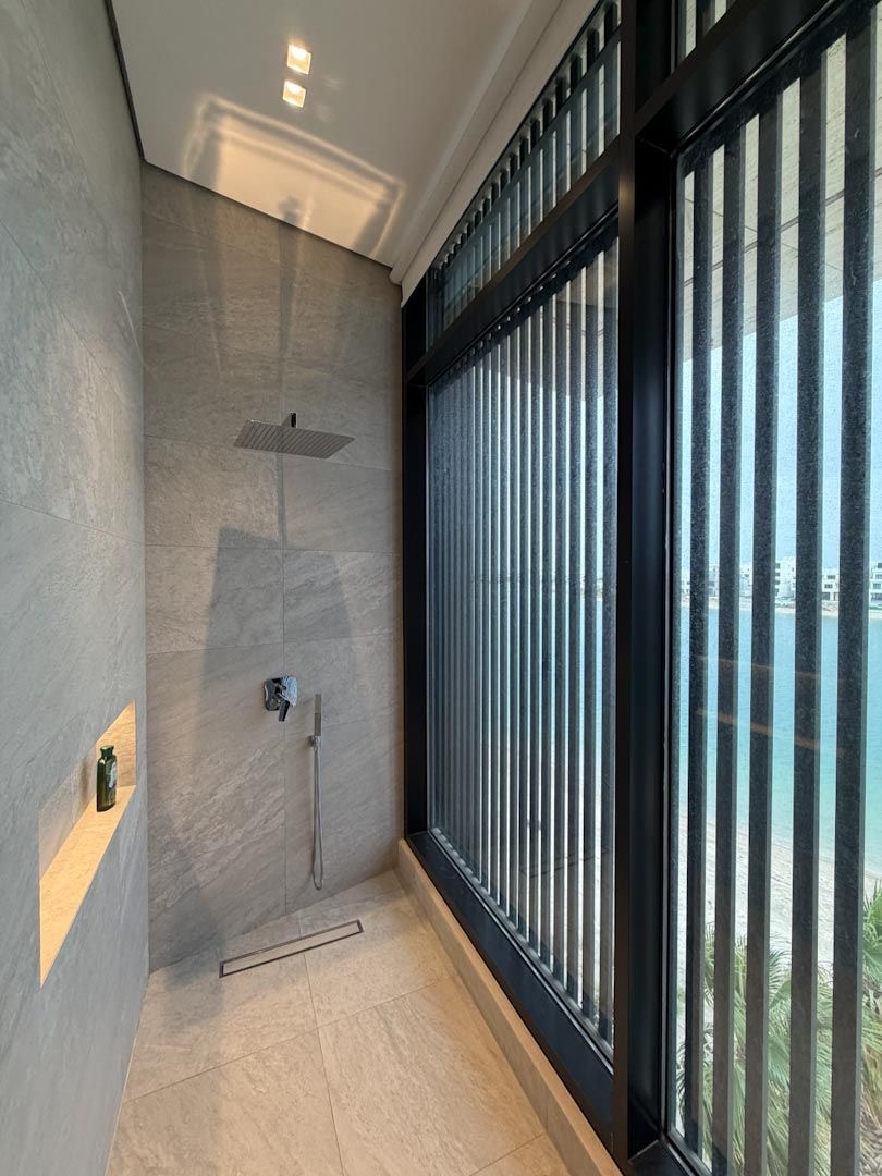 ( <i style='color:#B10622'> VVIP</i> ) REVIERA