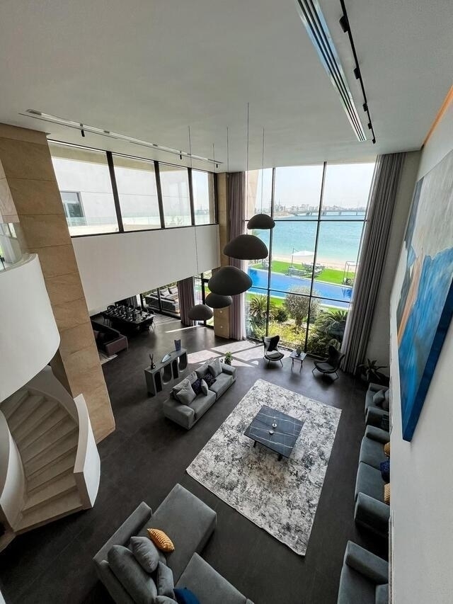 Palm  ( <i style='color:#B10622'> VVIP</i> )