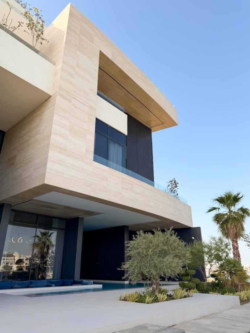 ( <i style='color:#B10622'> VVIP</i> ) REVIERA