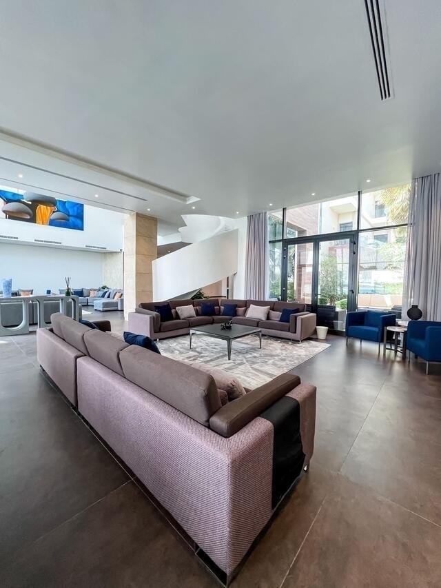 Palm  ( <i style='color:#B10622'> VVIP</i> )