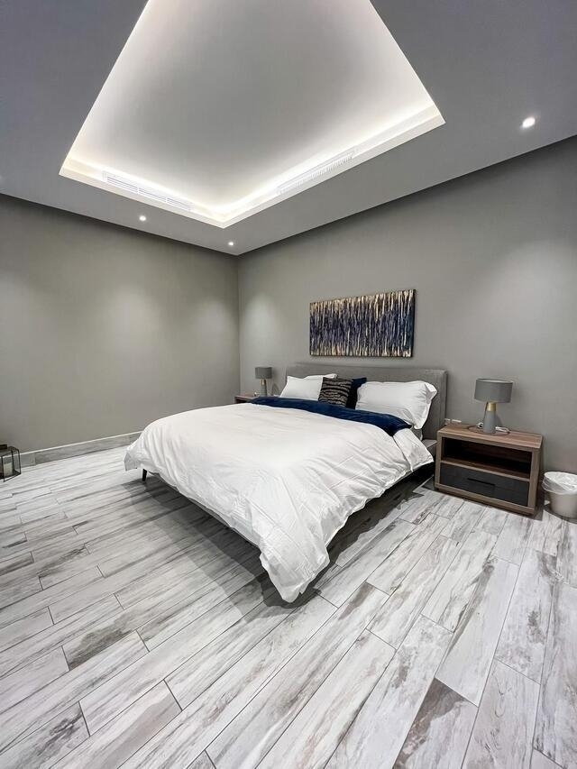 Palm  ( <i style='color:#B10622'> VVIP</i> )