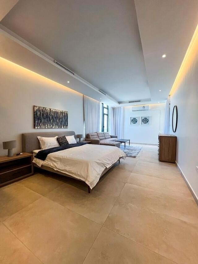 Palm  ( <i style='color:#B10622'> VVIP</i> )