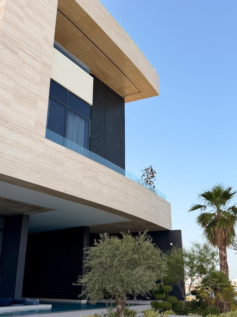 ( <i style='color:#B10622'> VVIP</i> ) REVIERA